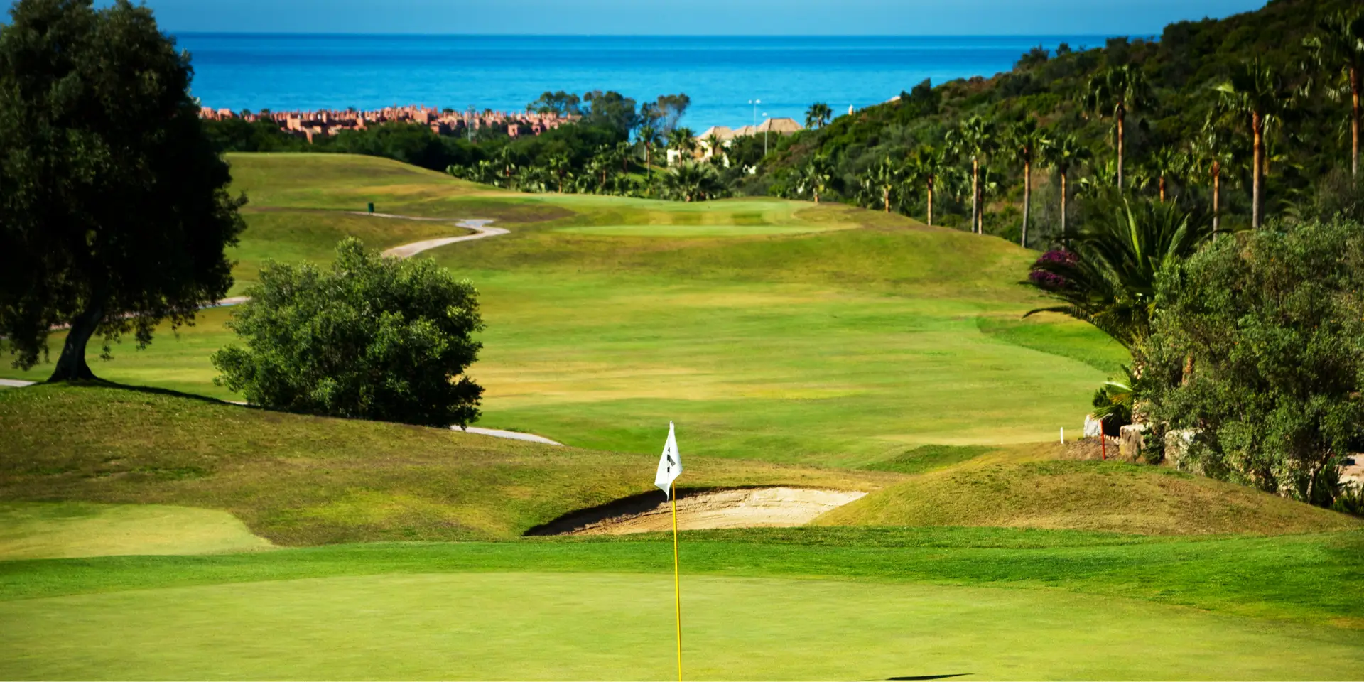 Luxury golf course in Sotogrande, Cádiz, Costa del Sol, with stunning sea views.